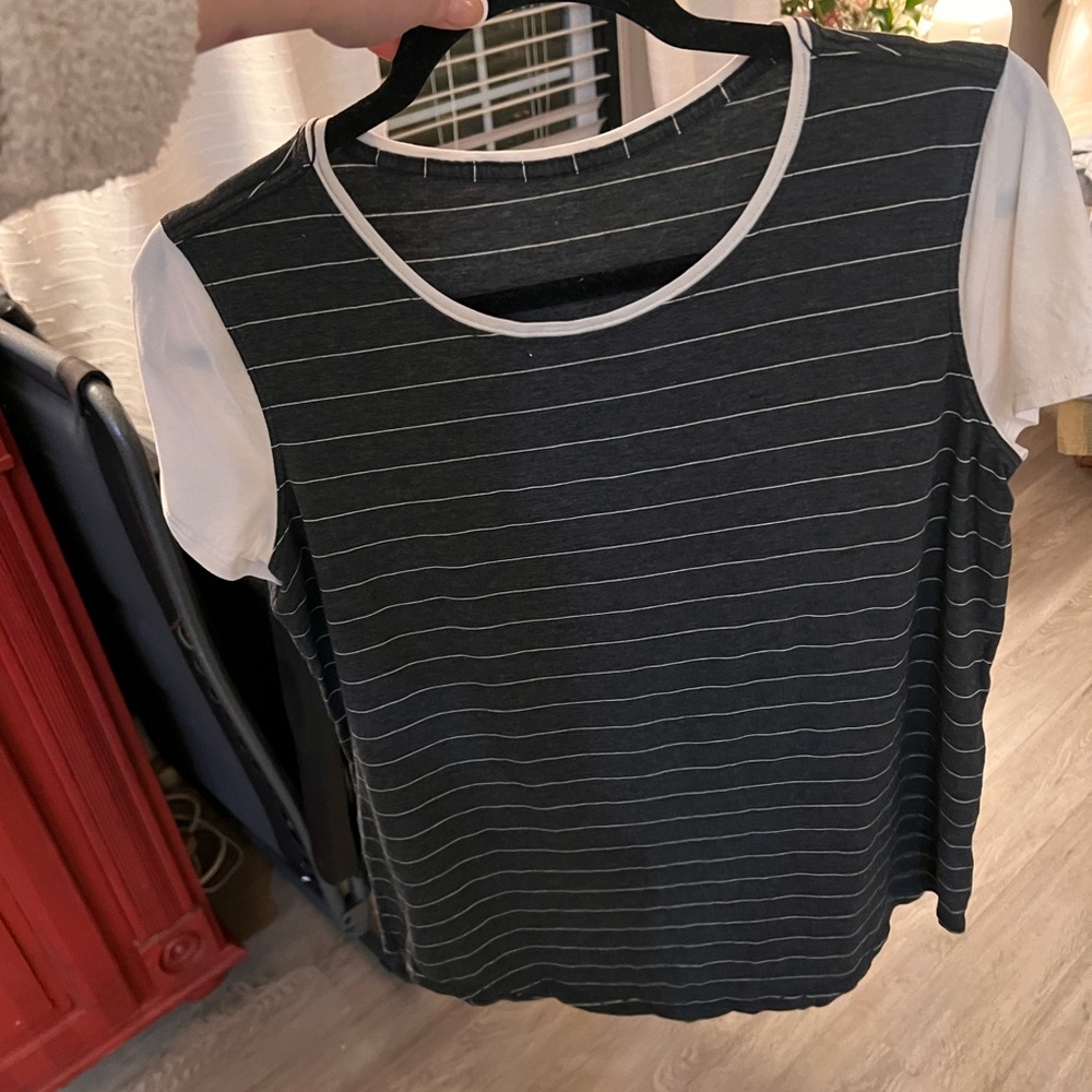 Lululemon Sz 6 workout tee - charcoal gray

Worn 1x
No tears/stains